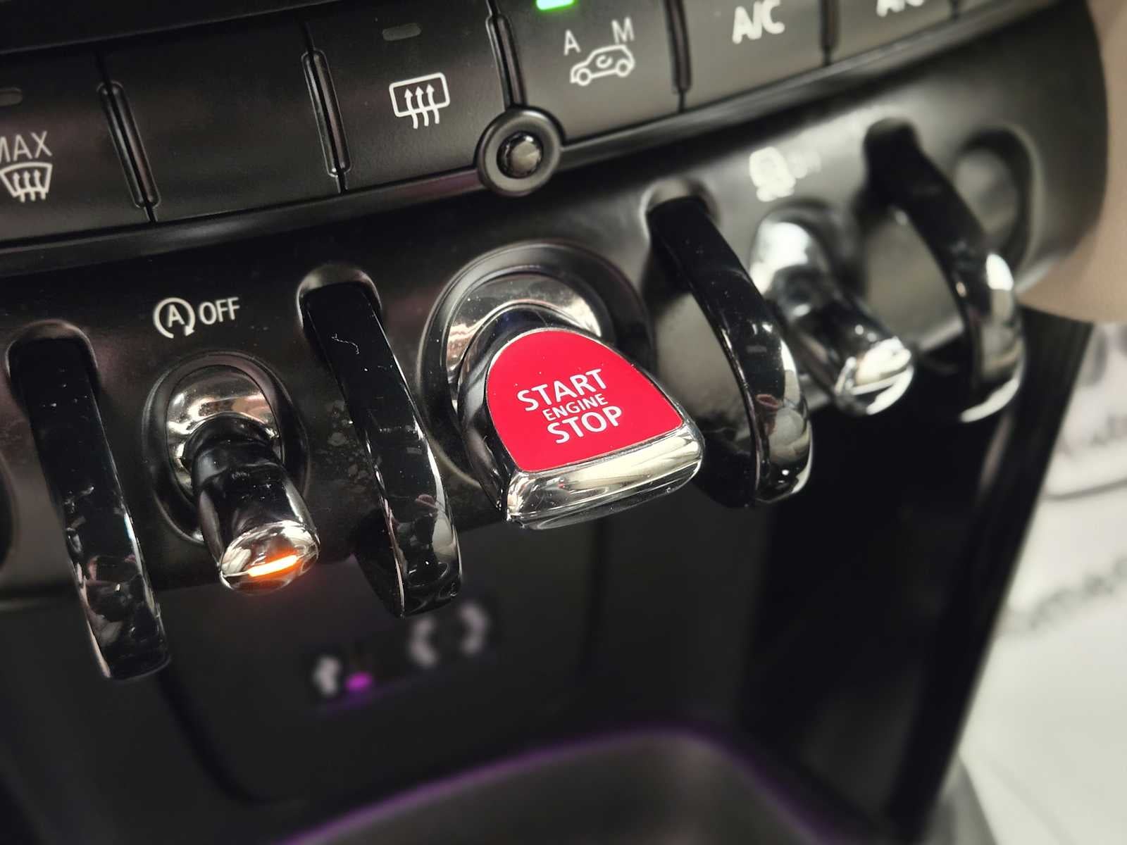 2016 MINI Cooper S — interior view