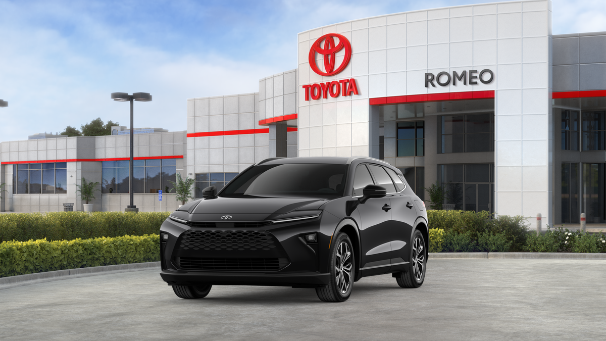 2026 Toyota Toyota Crown Signia XLE in Black — front three-quarter view